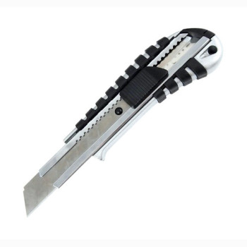 Нож канцелярский (18мм) металлический корпус, резин. вставки 6901-A